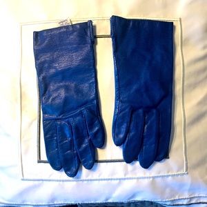 Unique find! Beautiful blue leather gloves